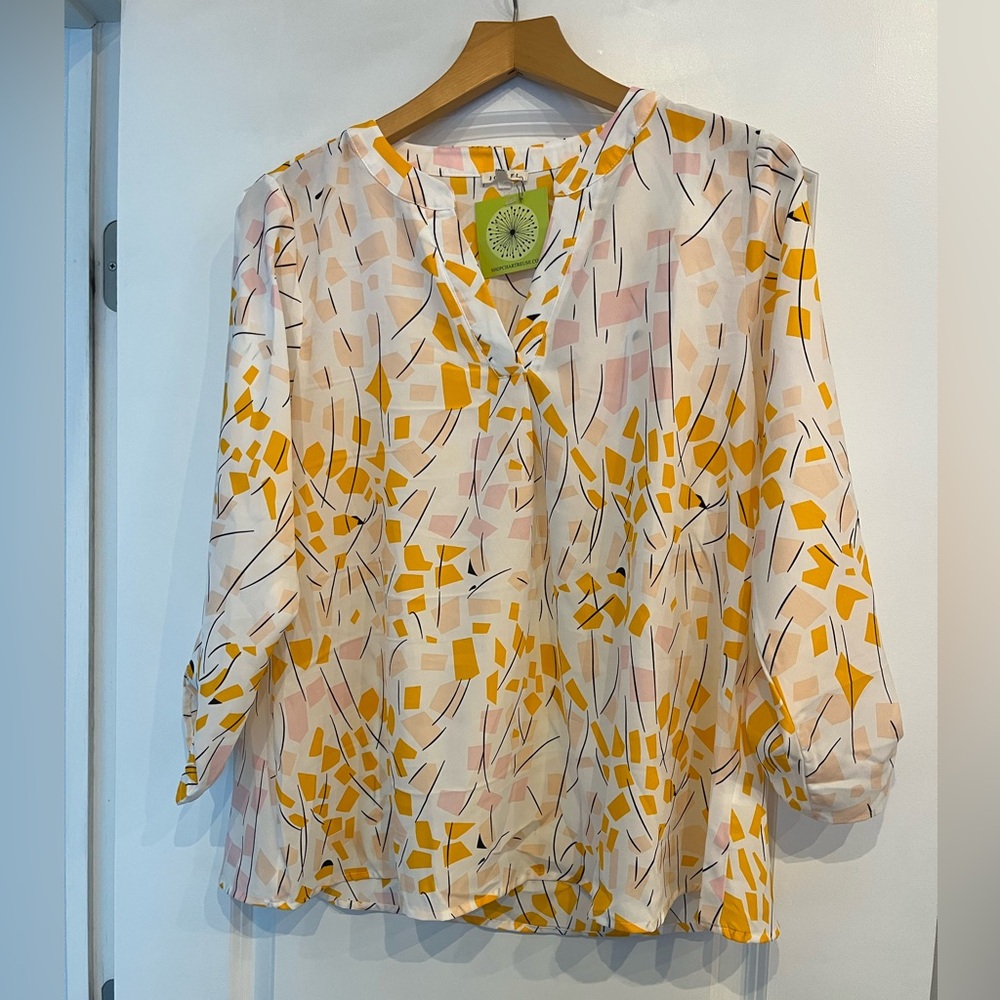 NWT boutique spring blouse.
